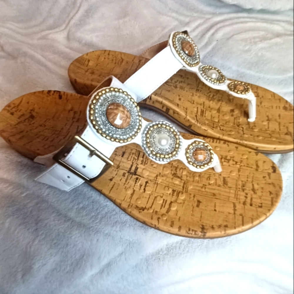 Vionic Orthaheel adjustable strap sandals in EUC...size 9.....$129 retail